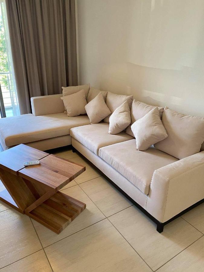 Westwood Apartments Flic-en-Flacq Екстериор снимка