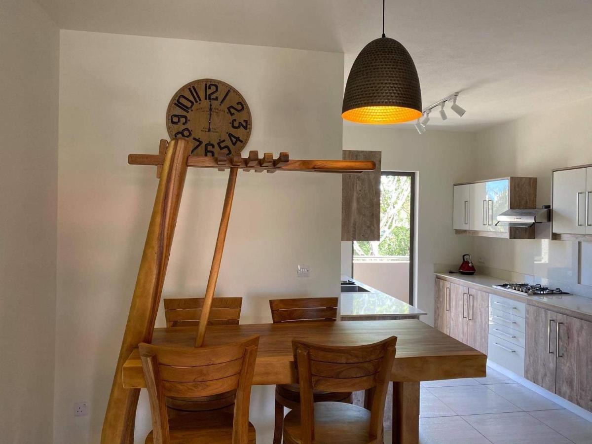 Westwood Apartments Flic-en-Flacq Екстериор снимка