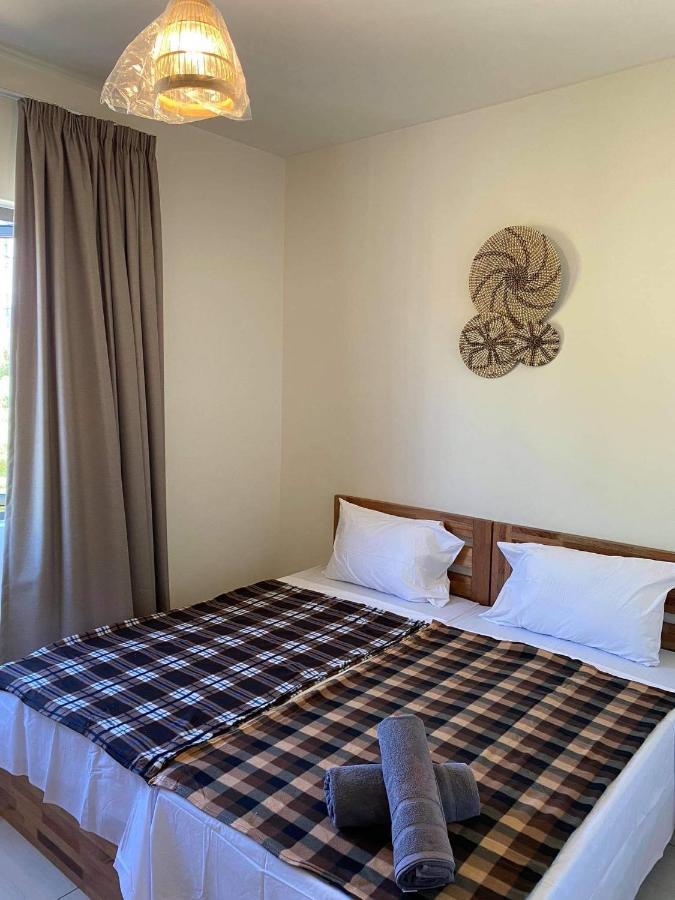 Westwood Apartments Flic-en-Flacq Екстериор снимка