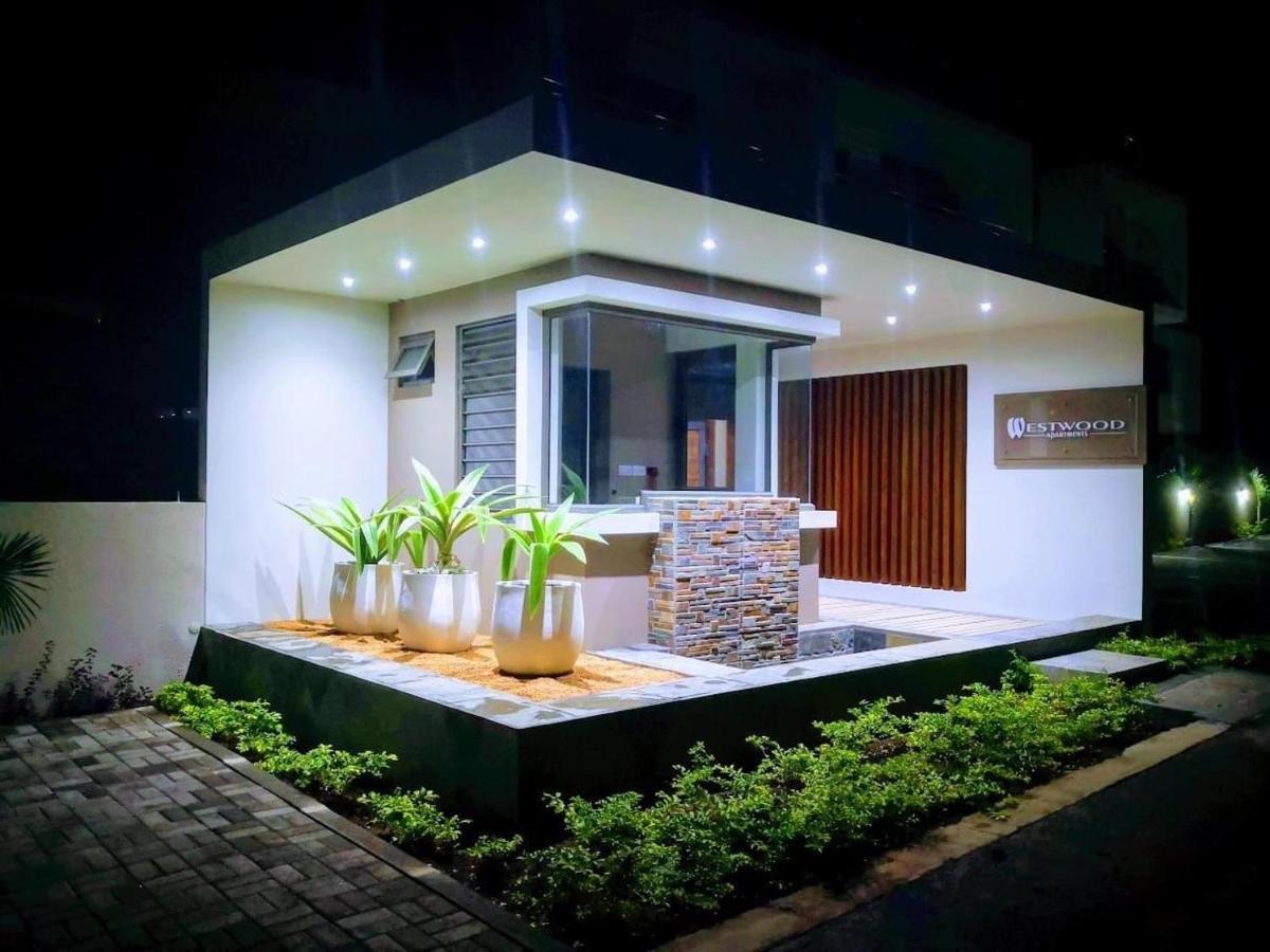 Westwood Apartments Flic-en-Flacq Екстериор снимка
